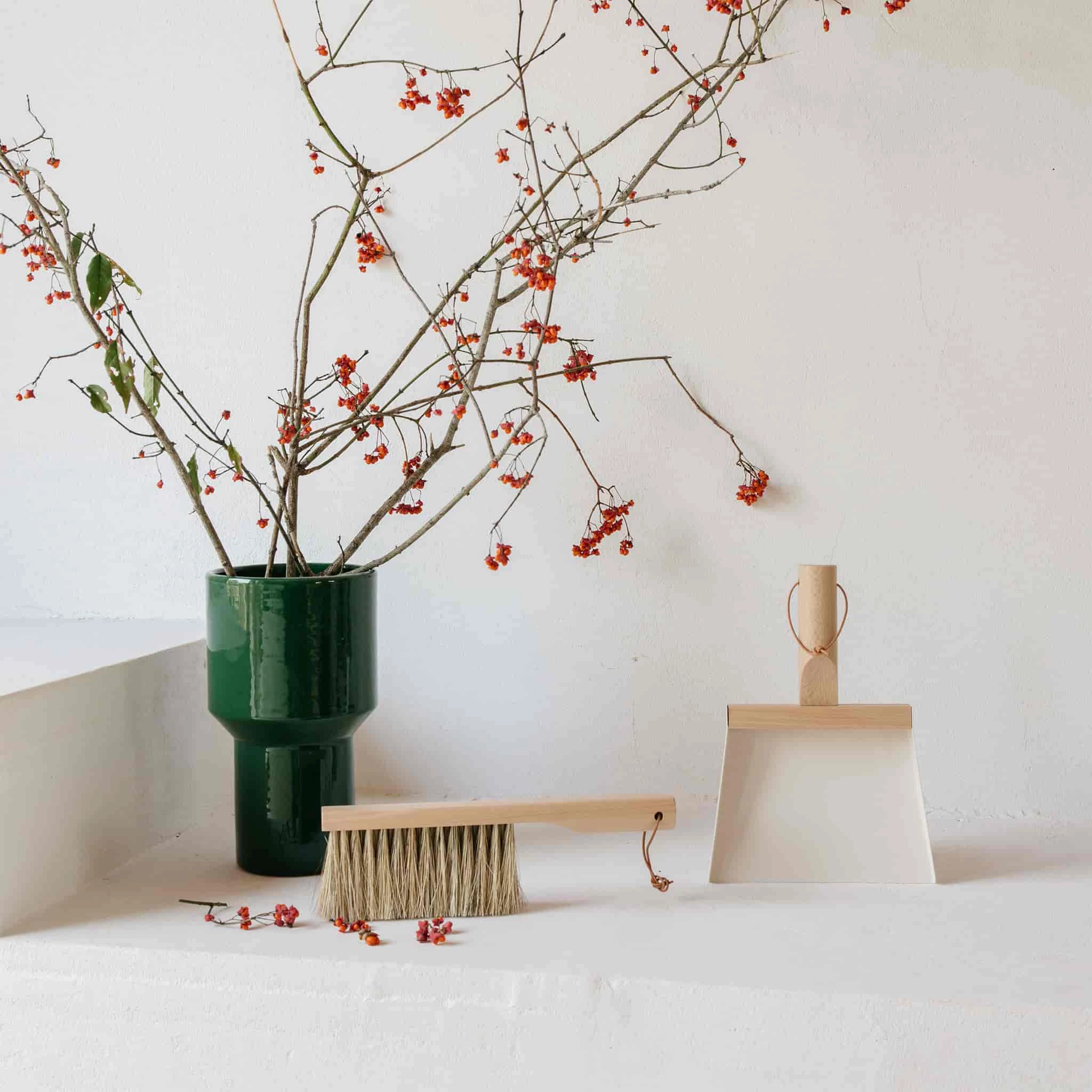 Andree Jardin Natural Fibre & Beech Hand Brush & Dustpan - White 4 Andree Jardin Natural Fibre & Beech Hand Brush & Dustpan - White