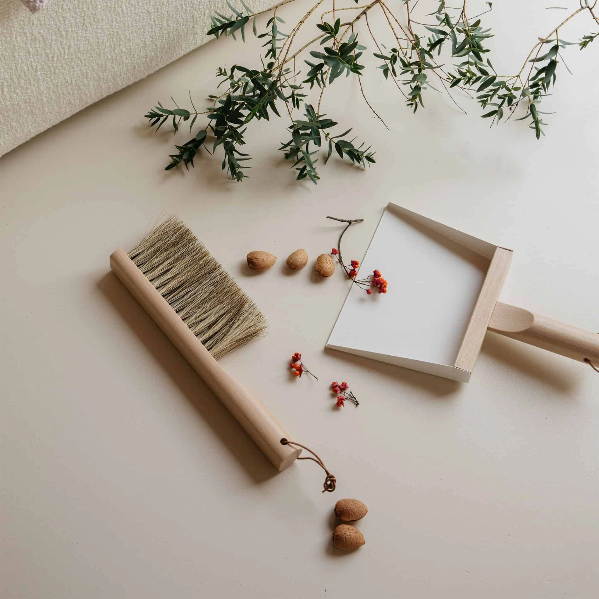 Andree Jardin Natural Fibre & Beech Hand Brush & Dustpan - White 6 Andree Jardin Natural Fibre & Beech Hand Brush & Dustpan - White