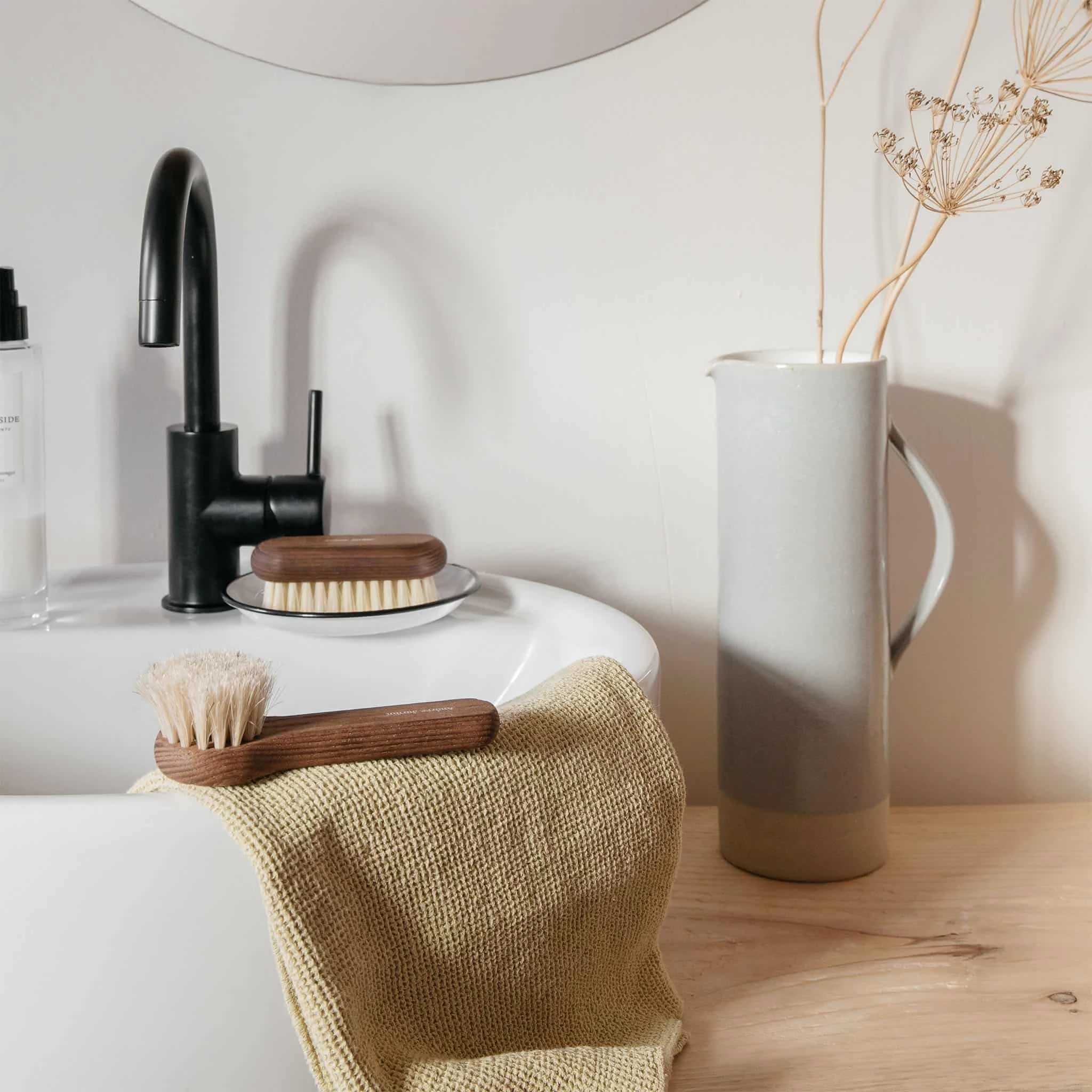 Andree Jardin Face Cleansing Brush - Ash Wood & Horsehair 5 Andree Jardin Face Cleansing Brush - Ash Wood & Horsehair