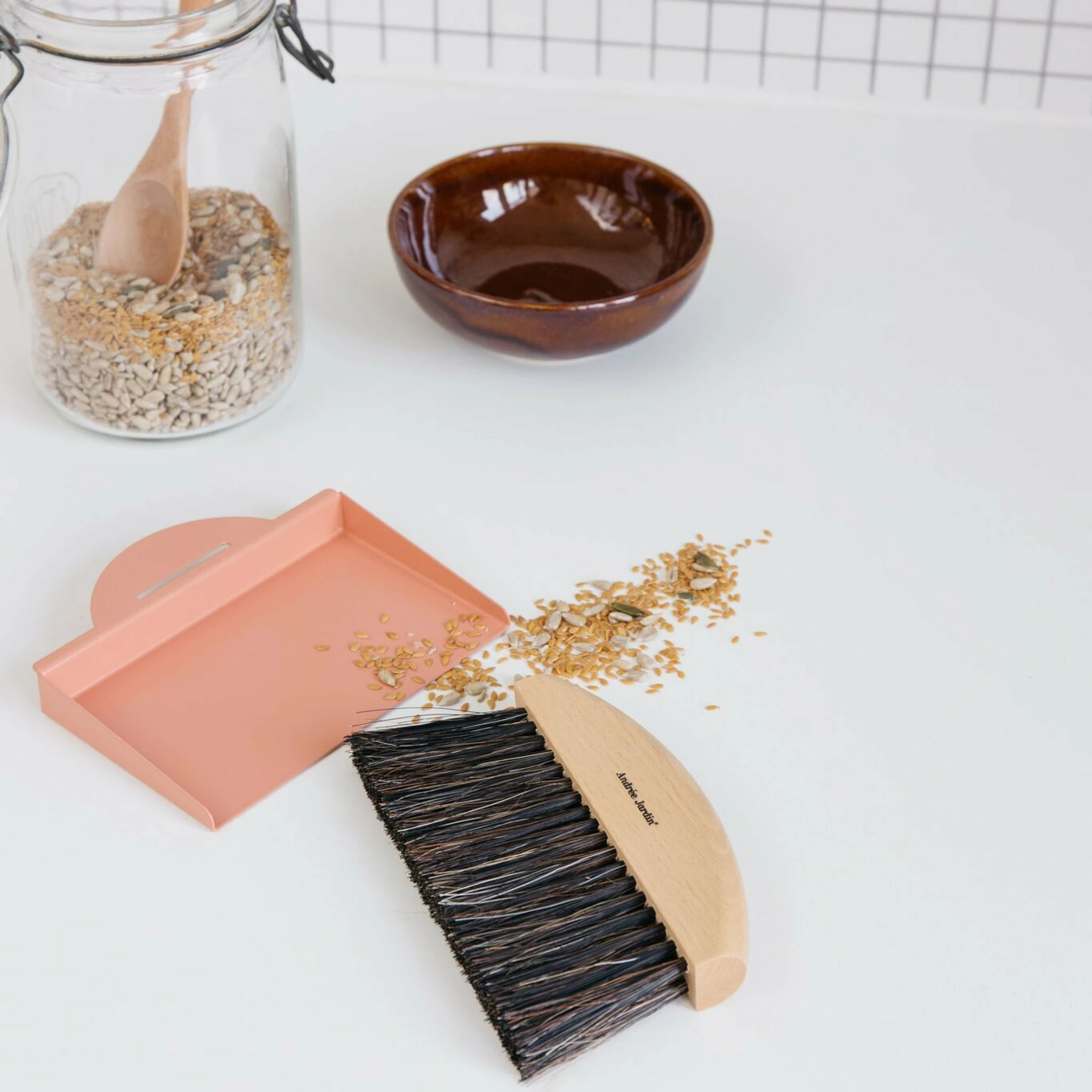 Andree Jardin Wooden Table Brush & Dustpan Cookware 7 Andree Jardin Wooden Table Brush & Dustpan Cookware