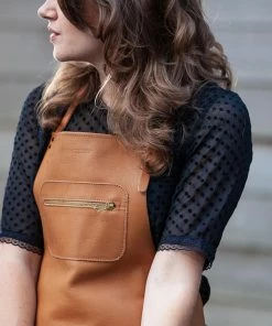 Dutchdeluxes Leather Zipper Apron In Classic Brown Cookware 13 Dutchdeluxes Leather Zipper Apron In Classic Brown Cookware